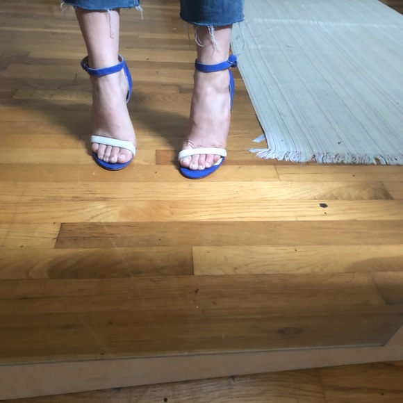 Chinese Laundry Sandals - Picture 3 of 5